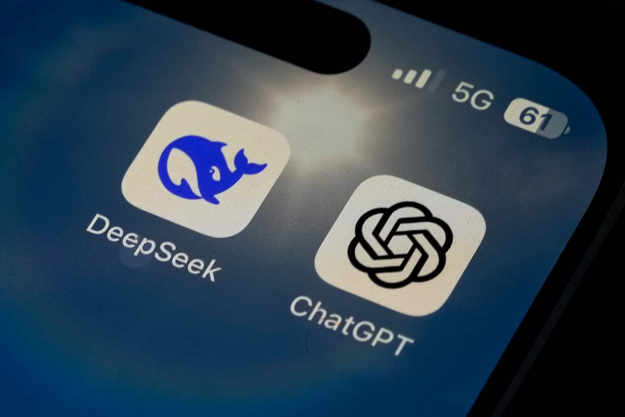 A phone screen showing two applications: DeepSeek and ChatGPT.