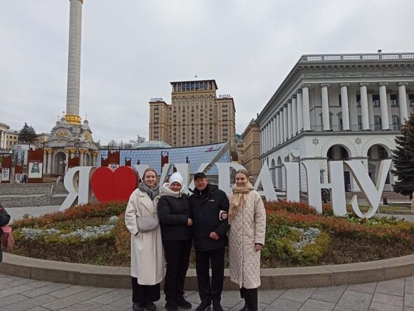 A picture of Olena Yahupova, her husband who serves in the Ukranian military and her children.